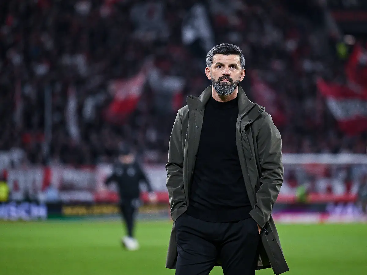 Freiburg schlägt Schalke trotz Unterzahl und ist Tabellenführer