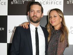 "Er ist unglaublich": Tobey Maguire traut seine Ex-Frau auf Hawaii