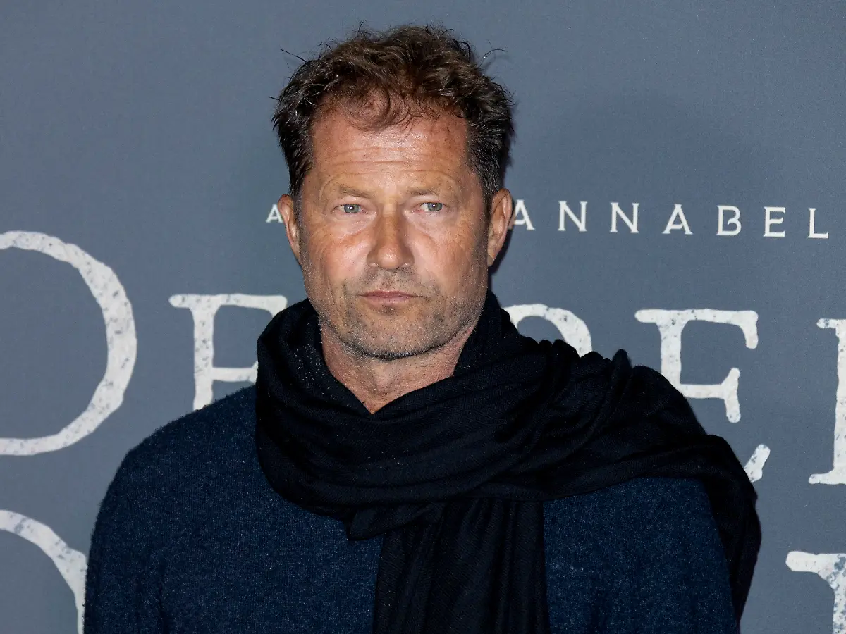 Fans feiern Foto mit Jackie Chan: Til Schweiger meldet sich an der Seite einer Actionlegende zurück