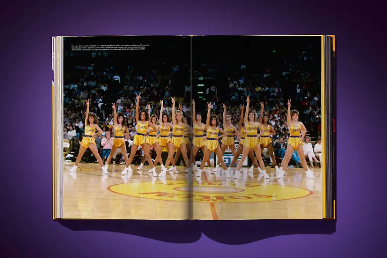 LA_LAKERS_VA_GB_OPEN001-240-241-X_02202