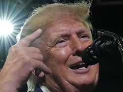 Trump verteidigt Abkommen: US-Beamte: Diesel-Deal soll Kreml für Frieden ködern