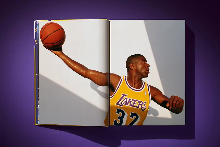 LA_LAKERS_VA_GB_OPEN001-002-003-X_02202