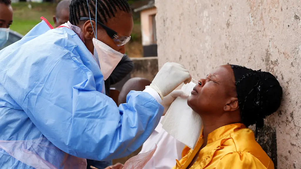 2020-04-04T144127Z-535975408-RC2QXF99CJNL-RTRMADP-3-HEALTH-CORONAVIRUS-SAFRICA