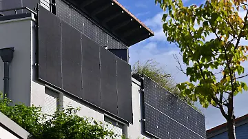 Solaranlage-Balkonkraftwerk-Imago-Images-SvenSimon