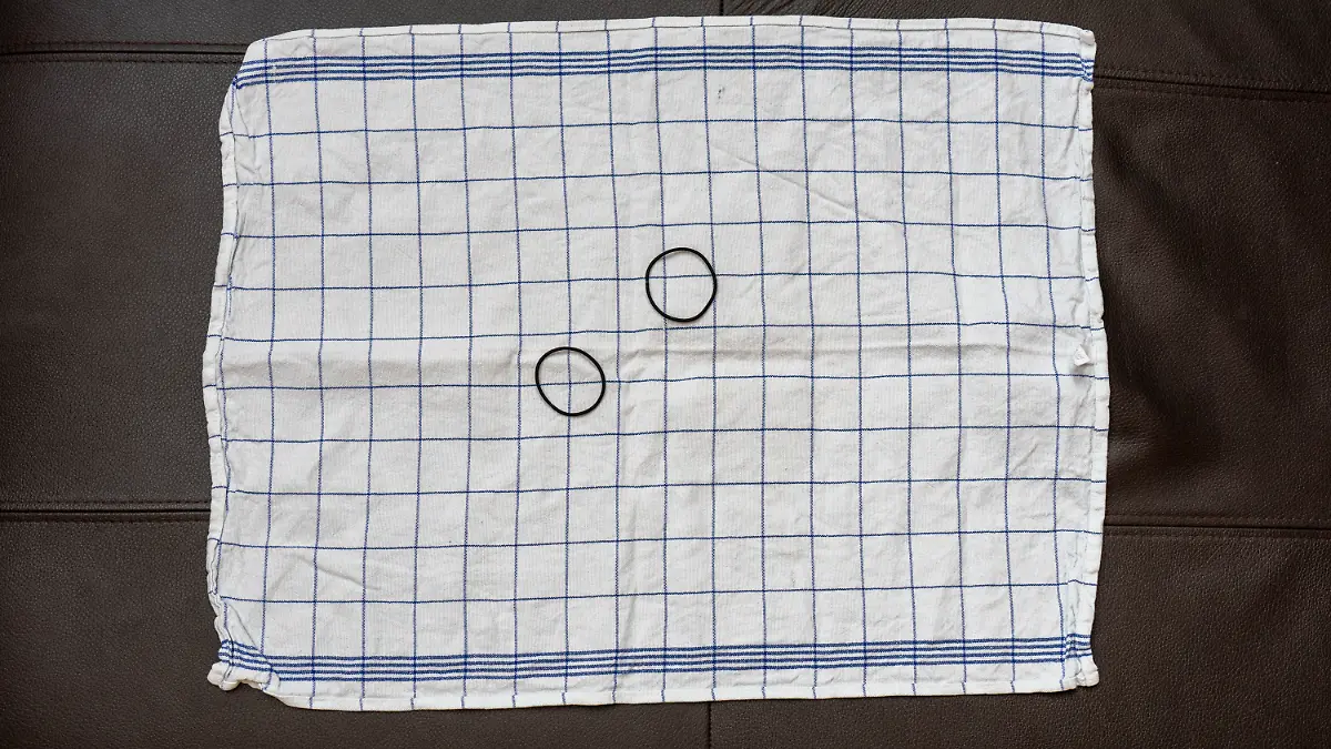 Anleitung-Behelfsmaske-aus-Tuch-falten