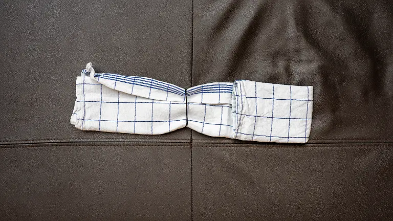 Anleitung-Behelfsmaske-aus-Tuch-falten-9