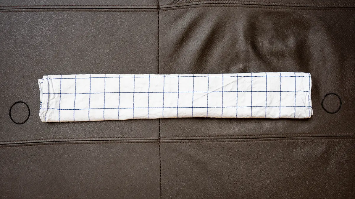 Anleitung-Behelfsmaske-aus-Tuch-falten-5