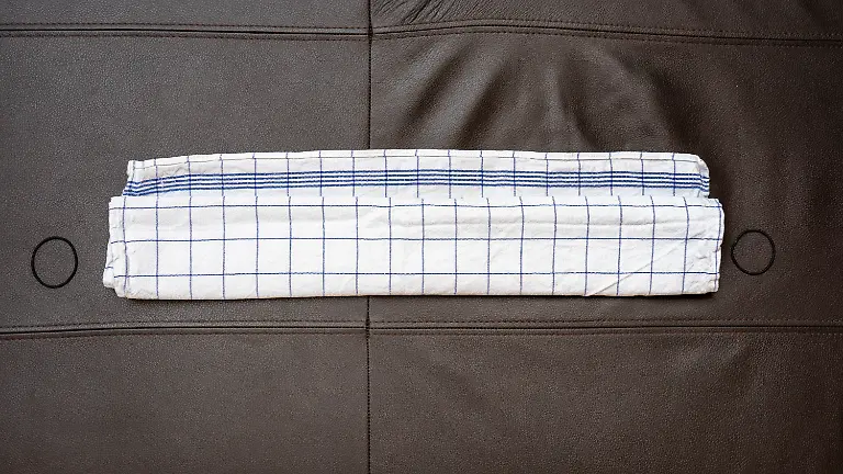 Anleitung-Behelfsmaske-aus-Tuch-falten-4