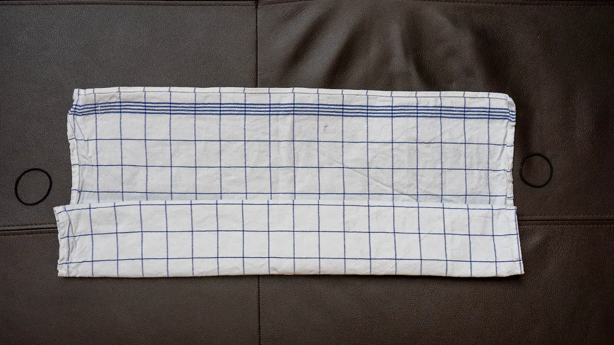 Anleitung-Behelfsmaske-aus-Tuch-falten-3