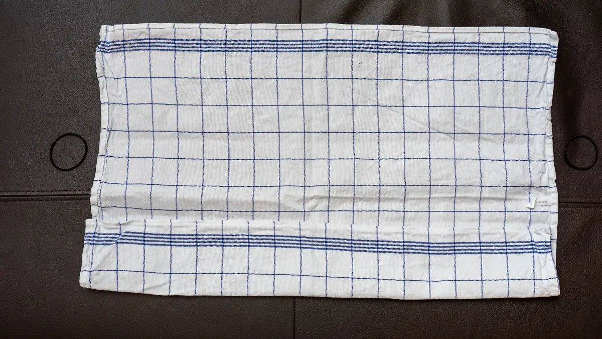 Anleitung-Behelfsmaske-aus-Tuch-falten-2