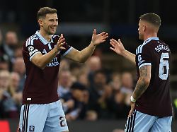 Kurzeinsatz für Aston Villa: Leon Goretzka feiert Debüt bei Torspektakel