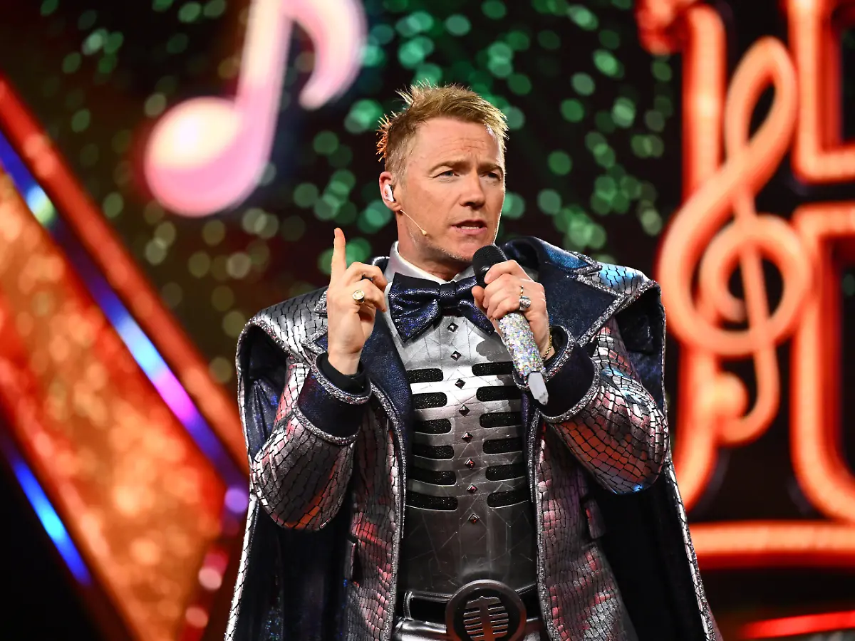 Jury erkennt ihn trotzdem nicht: Popstar singt bei "Masked Singer" seinen eigenen Hit