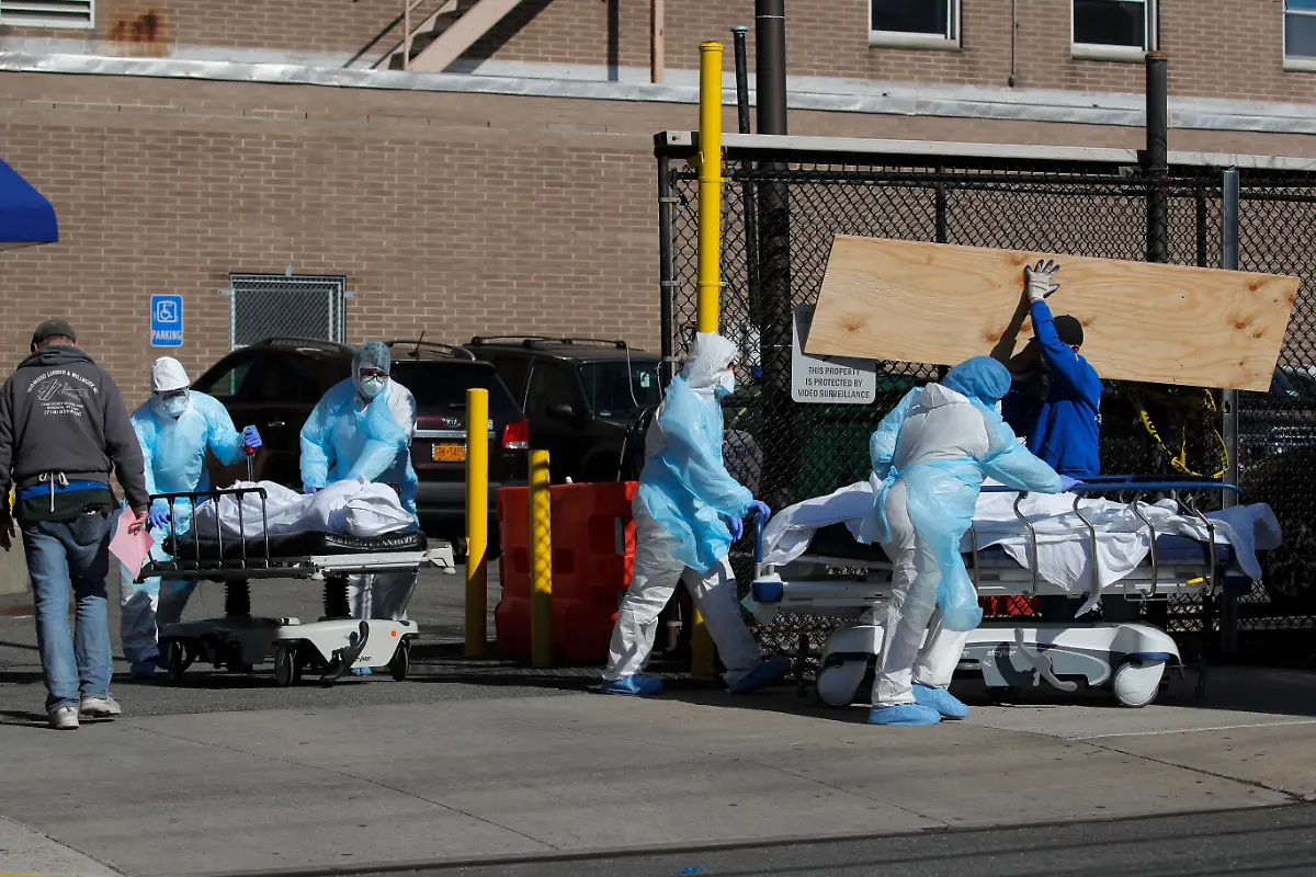 2020-04-06T140047Z-1464429395-HP1EG4612XB45-RTRMADP-3-HEALTH-CORONAVIRUS-USA-NEW-YORK