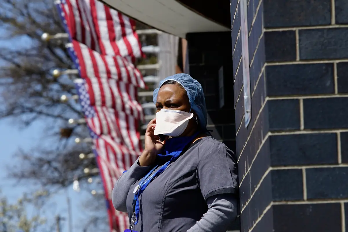 2020-04-06T182352Z-1001092737-HP1EG461F3S55-RTRMADP-3-HEALTH-CORONAVIRUS-USA-NEW-YORK