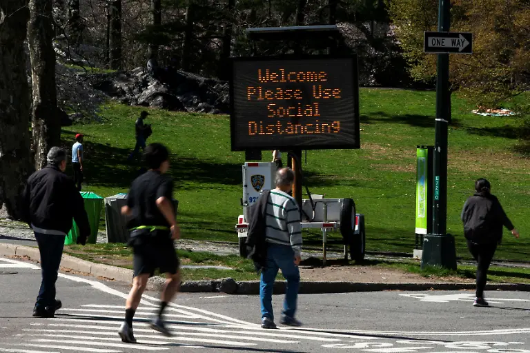 2020-04-06T222657Z-1924375806-RC2AZF9NW9AD-RTRMADP-3-HEALTH-CORONAVIRUS-NEW-YORK