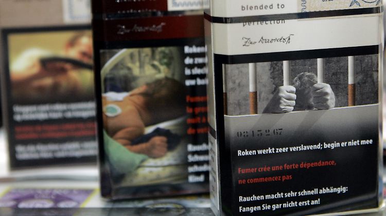 Auch in Deutschland sollen nach dem Willen der Bundesdrogenbeauftragten solche Schockbilder auf Zigarettenpackungen warnen.