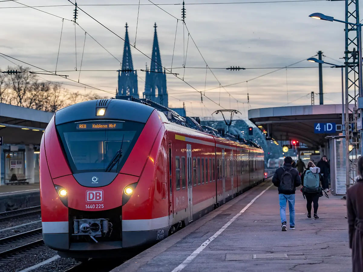 Köln: 14-Jähriger stirbt nach Stromschlag auf Zugdach