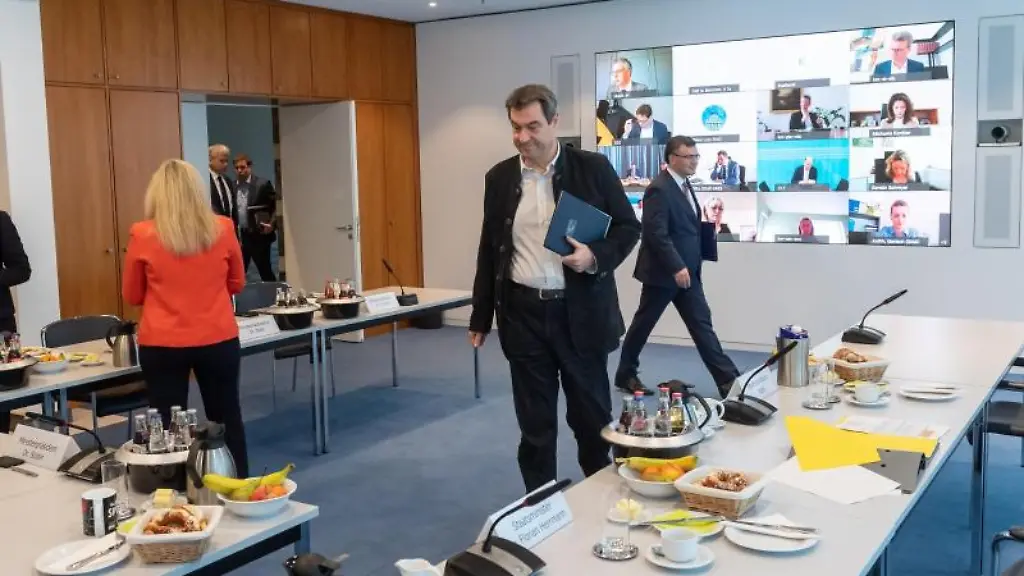 Markus-Soeder-CSU-Ministerpraesident-von-Bayern-vor-Beginn-der-Kabinettssitzung