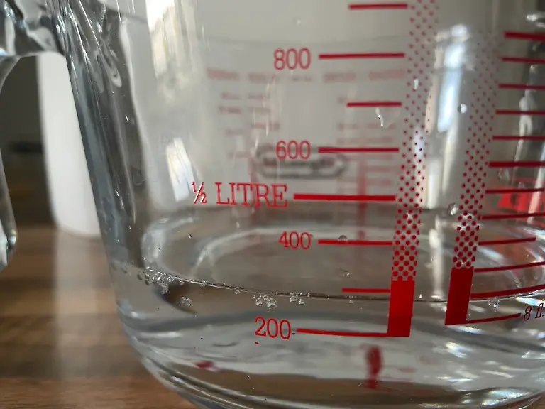 Test-Luftentfeuchter-De´Longhi-holt-fast-300ml-aus-Luft