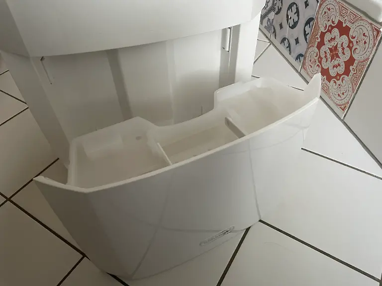 Test-Luftentfeuchter-De´Longhi-Wasserbehälter-vorne