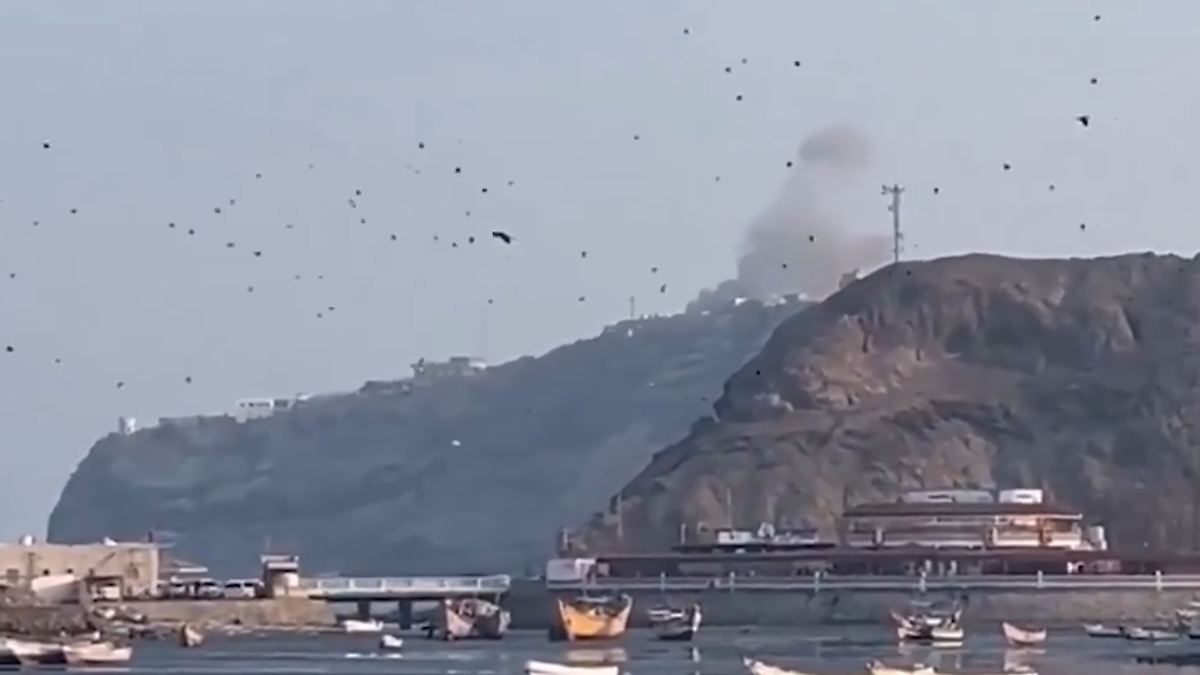 Photo: n-tv.de Houthi Missile Strike Hits Presidential Palace in Aden