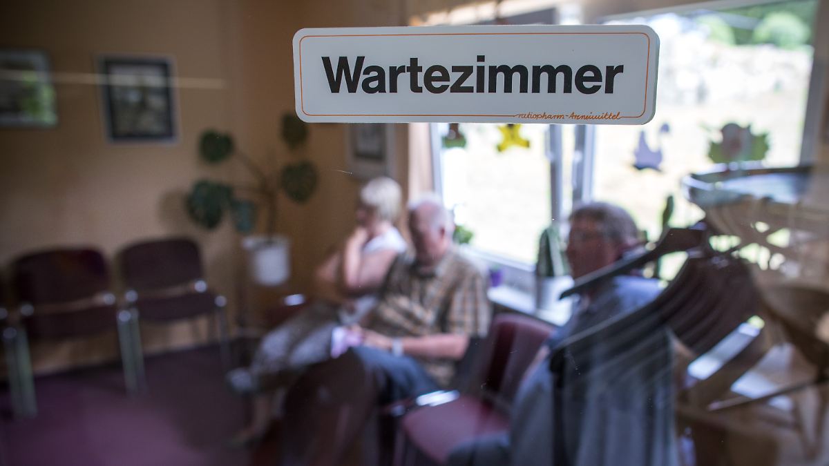 Kein Bonus für Privatversicherte: GKV-Chef fordert Terminvergabe beim Arzt allein nach Bedarf