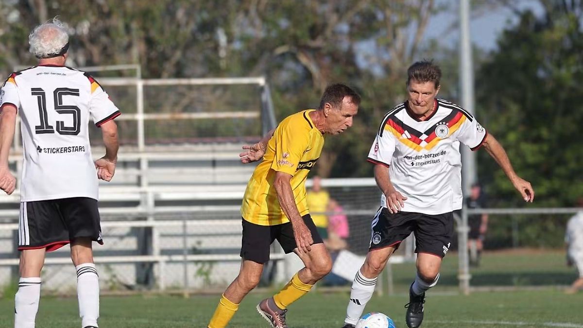 Goldene Senioren: Deutsche Fußballer der Ü75- und Ü80-Nationalmannschaft ...