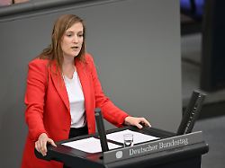 Kritik am Umgang mit Schwesig: SPD-Frauen werfen CDU "Sexismus mit System" vor