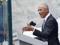 "Sollte alle Amerikaner empören": Obama rechnet mit Trump nach Razzia bei Omar ab  