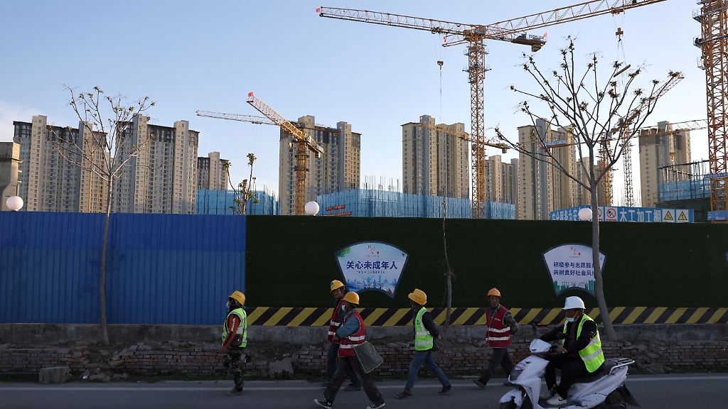 2026-10-19T024538Z_1010561471_RC2XMT9Z3E14_RTRMADP_3_CHINA-ECONOMY-HOUSEPRICES (1)