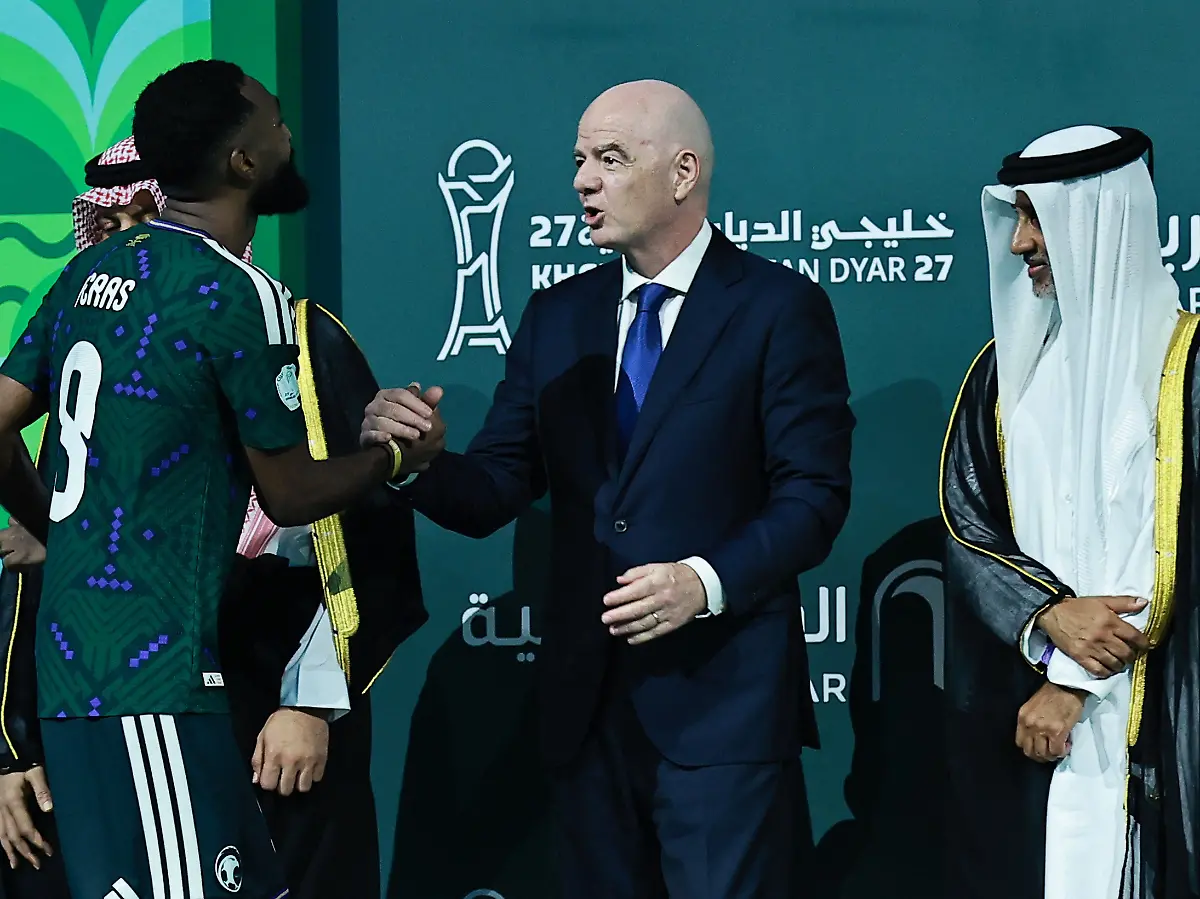 Ex-FIFA-Mann warnt eindringlich: UEFA droht "Fiasko", während Infantino "den Mercedes-Katalog" hinlegt