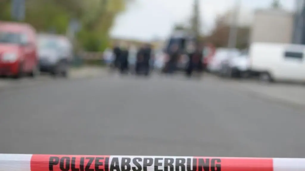 Ein-Absperrband-sichert-den-Tatort-im-Hattersheimer-Stadtteil-Eddersheim-ab