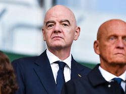 Katalog mit Frist: UEFA knallt Infantino 42 Fragen vor die Brust