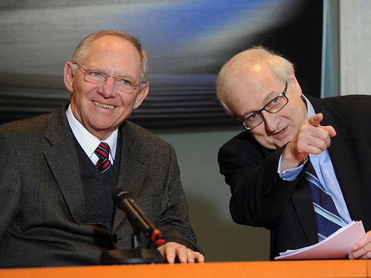 Bei der Rochade im Kabinett sollen Finanzminister Schäuble (CDU) und Wirtschaftsminister Brüderle (FDP) ihre Posten verlassen.