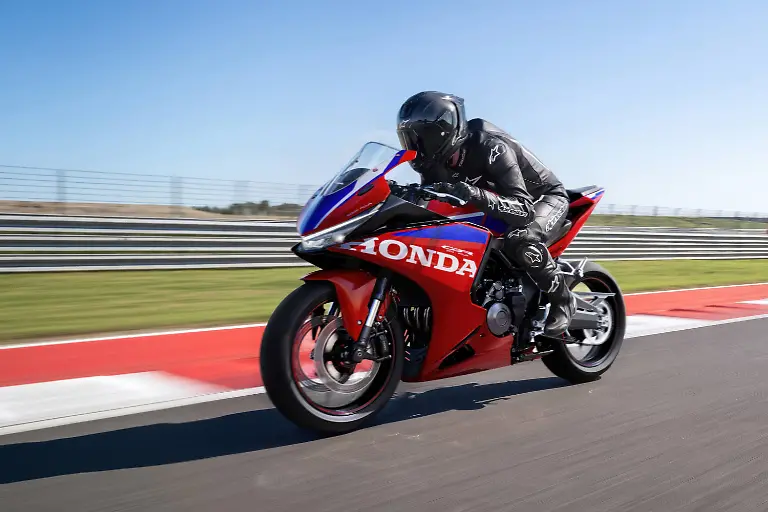 590069_27YM_Honda_CBR500R_FOUR