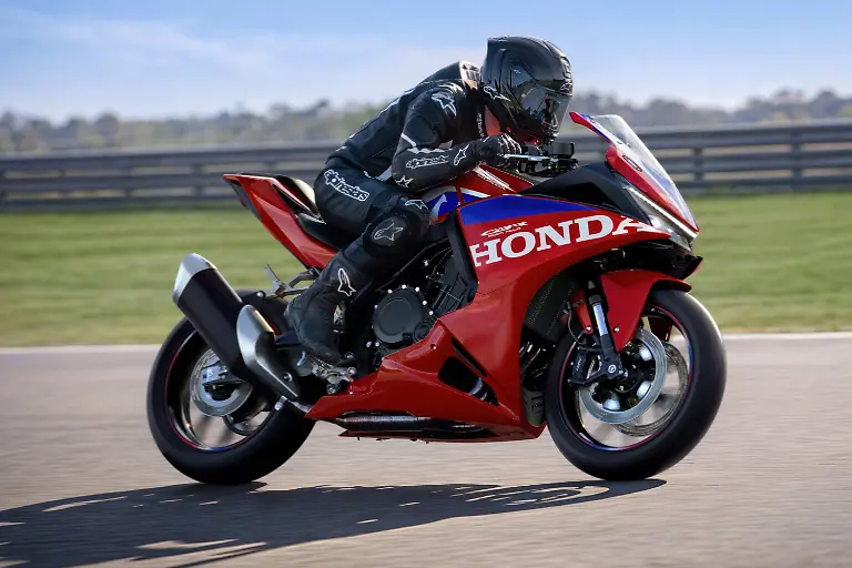 590066_27YM_Honda_CBR500R_FOUR