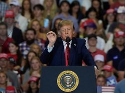 "Der hat voll einen abbekommen": Trump feiert Prügel für Wahlkampf-Störer