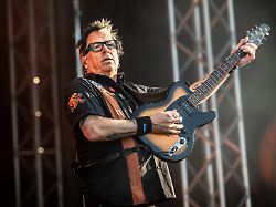 Sorge um "Noodles": The-Offspring-Musiker hat "ernstes gesundheitliches Problem"