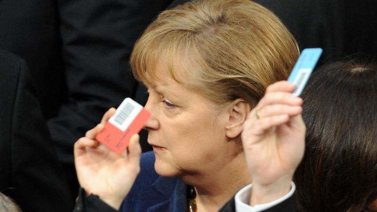 Für Merkel wäre eine Abstimmung über den Rettungsschirm ohne eigene schwarz-gelbe Mehrheit eine peinliche Schlappe.
