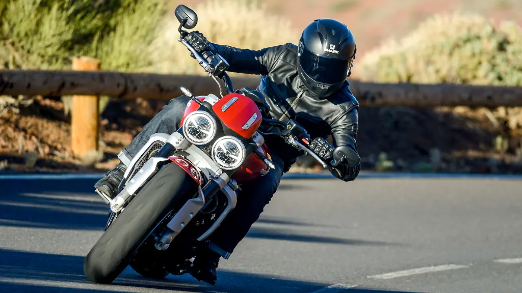 TriumphRocket3RFotoMarkManning-2