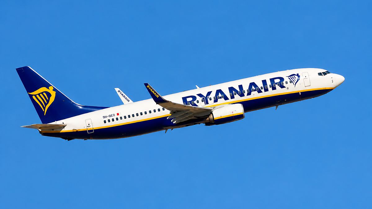 Ryanair to close Berlin base, affecting about 100 cockpit staff