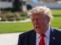 Dan Sullivan gegen Dan Sullivan: Trump befiehlt Klage, um Wahlergebnisse in Alaska zu blockieren