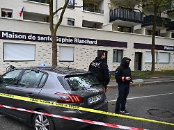 Durchsuchung nach Schüssen: "Mein Kampf", Koran und Bibel bei Pariser Attentäter gefunden