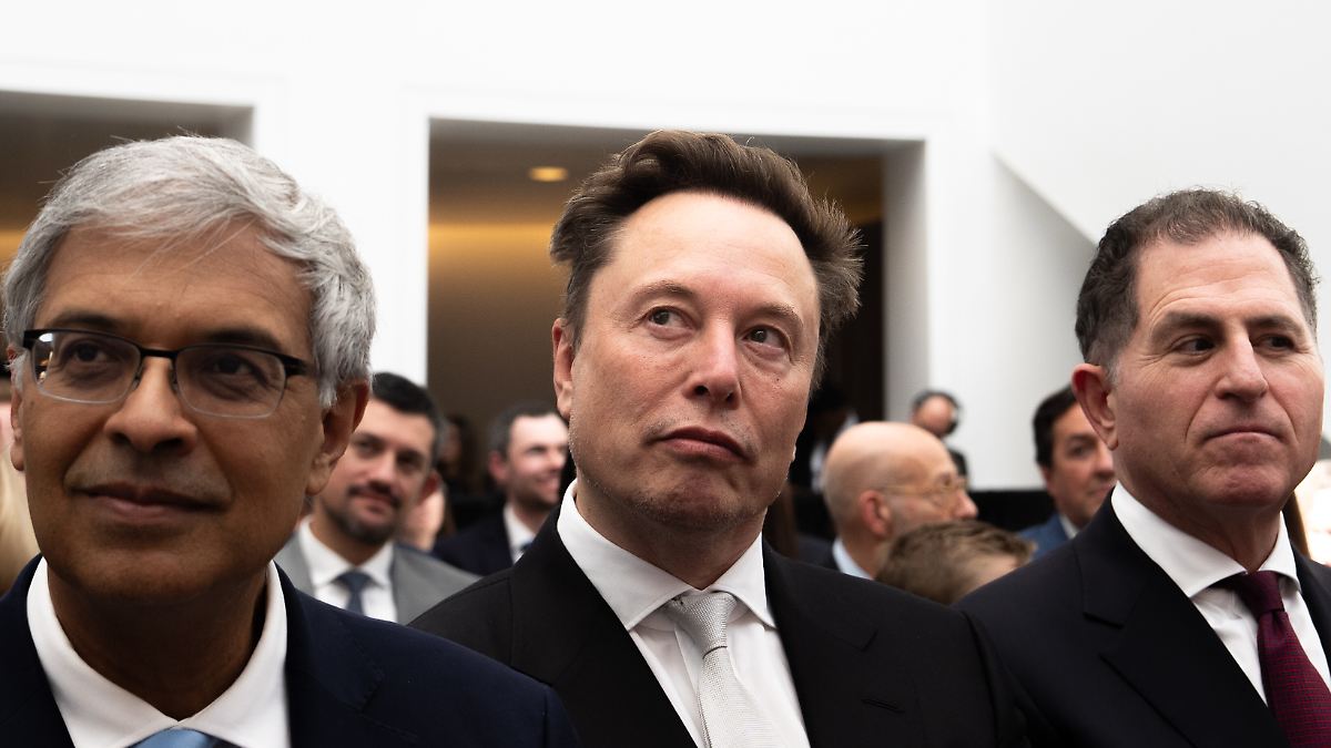 Elon Musk Accuses Ukraine of Using Starlink for Offensive Attacks
