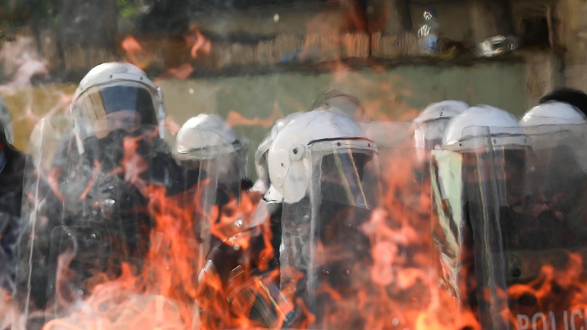 Violent Protests Erupt in Albania as Demonstrators Set Ministry on Fire in Tirana