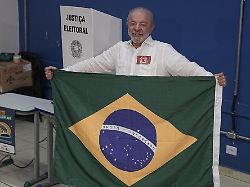 Kopf-an-Kopf-Rennen in Brasilien: Amtsinhaber Lula besiegt Bolsonaro in Stichwahl
