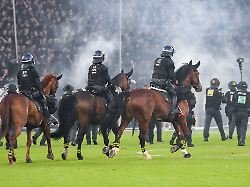 Krawalle im Pokal-Derby: DFB bestraft Kaiserslautern hart für "beispiellosen Exzess"