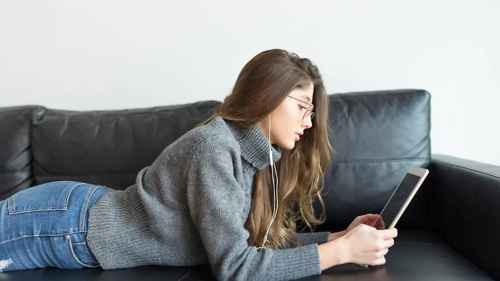 Streaming-Sofa-Corona