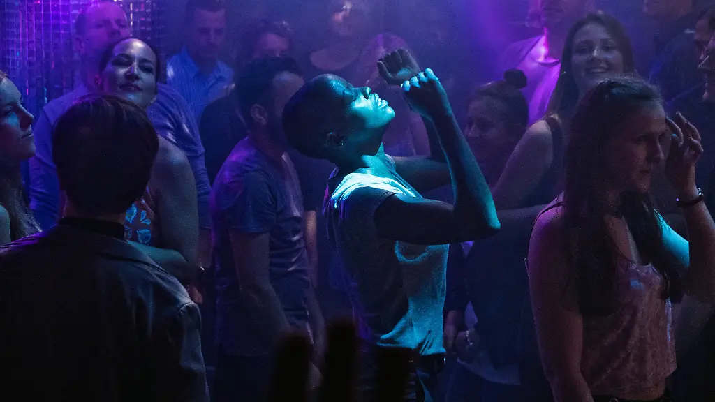 Tanzt-sich-die-schlimmen-Erinnerungen-aus-dem-Kopf-Kommissarin-Schmitz-Florence-Kasumba