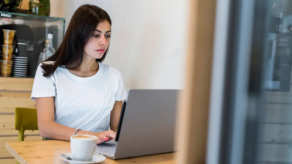 Homeoffice-WLAN-Frau